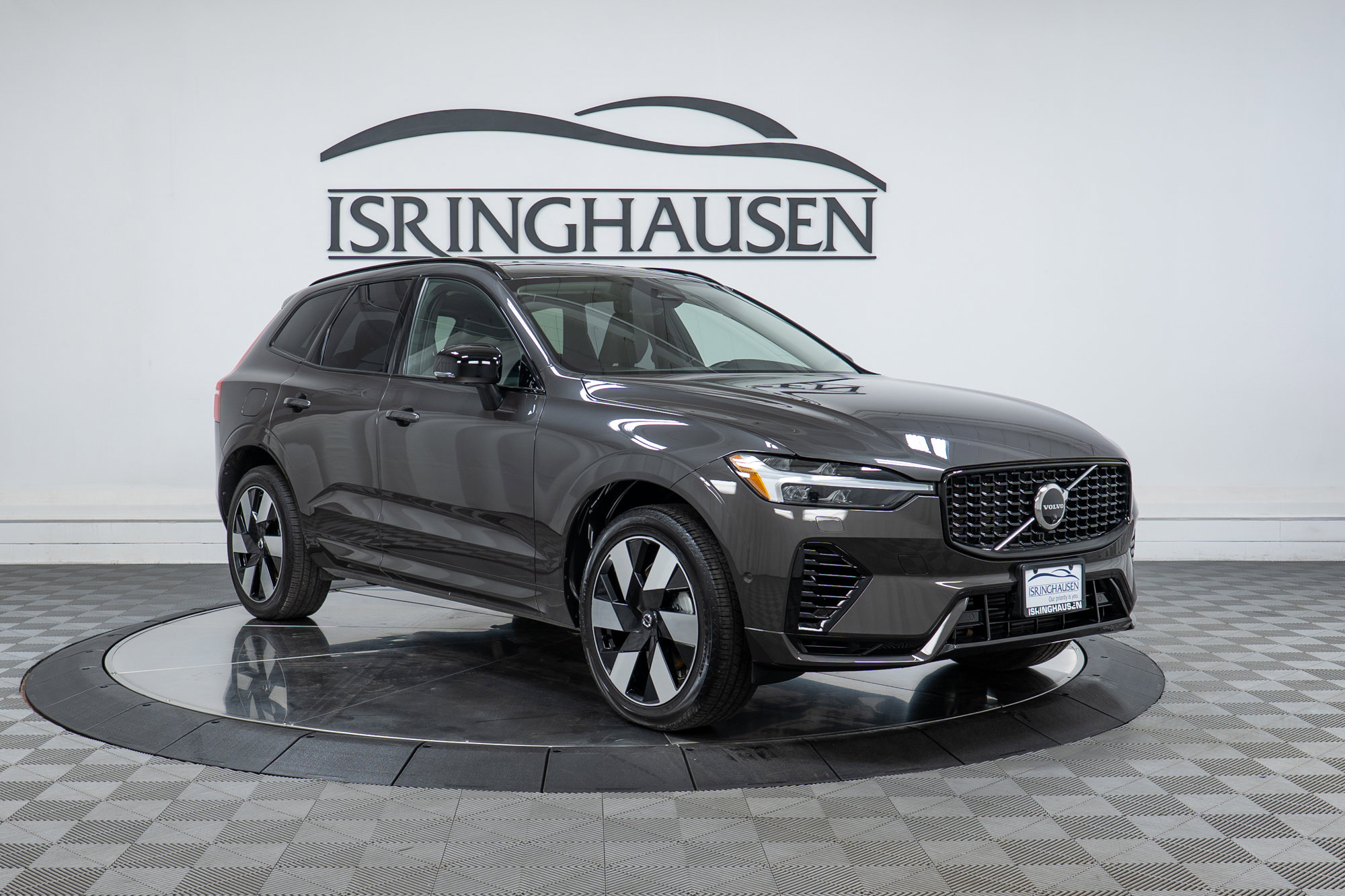 Used 2025 Volvo XC60 T8 Plus w/ Climate Package image 3