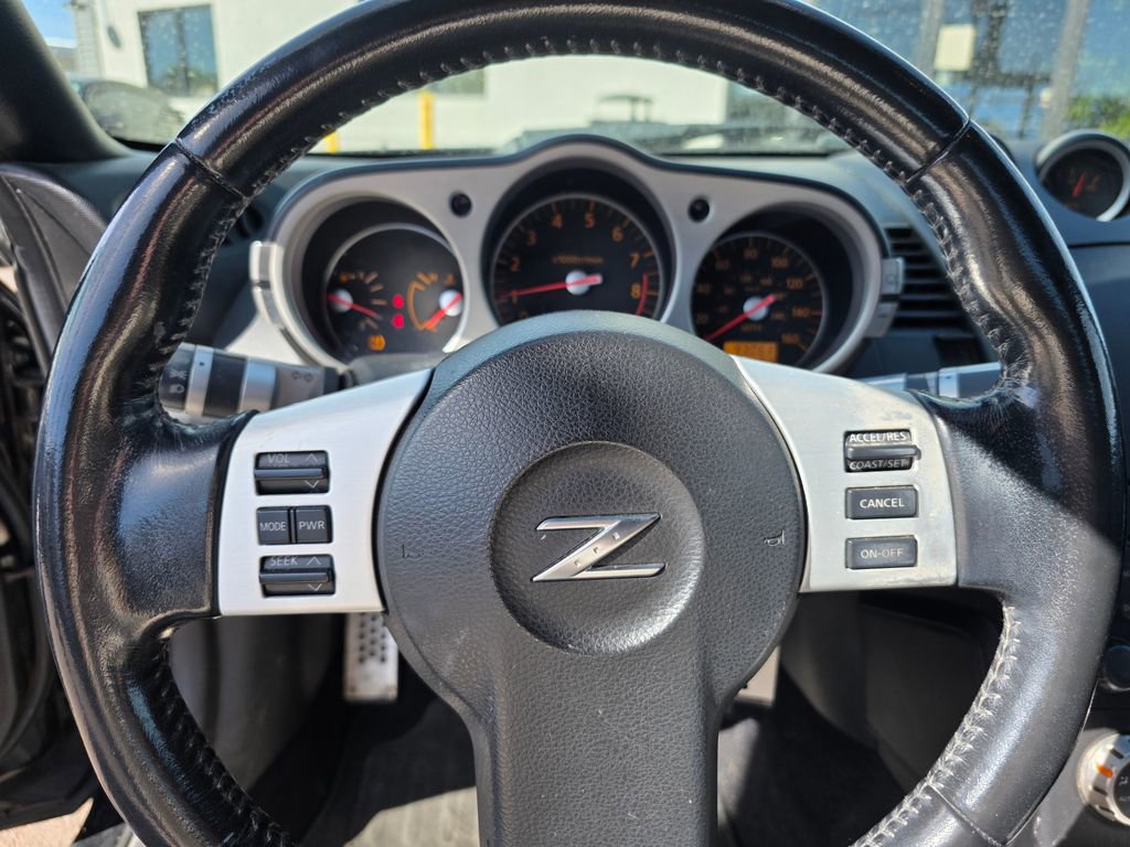 Used 2008 Nissan 350Z Grand Touring RWD image 10