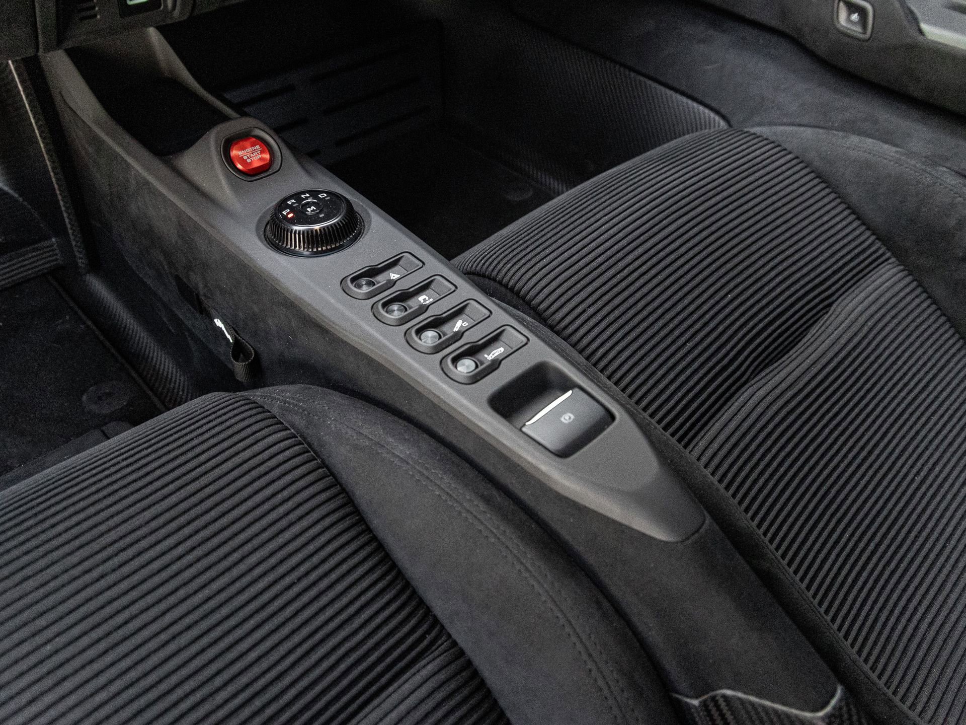 Used 2018 Ford GT image 23