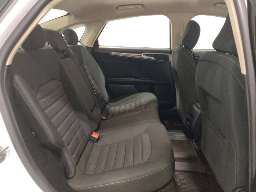 Used 2020 Ford Fusion SE FWD image 19