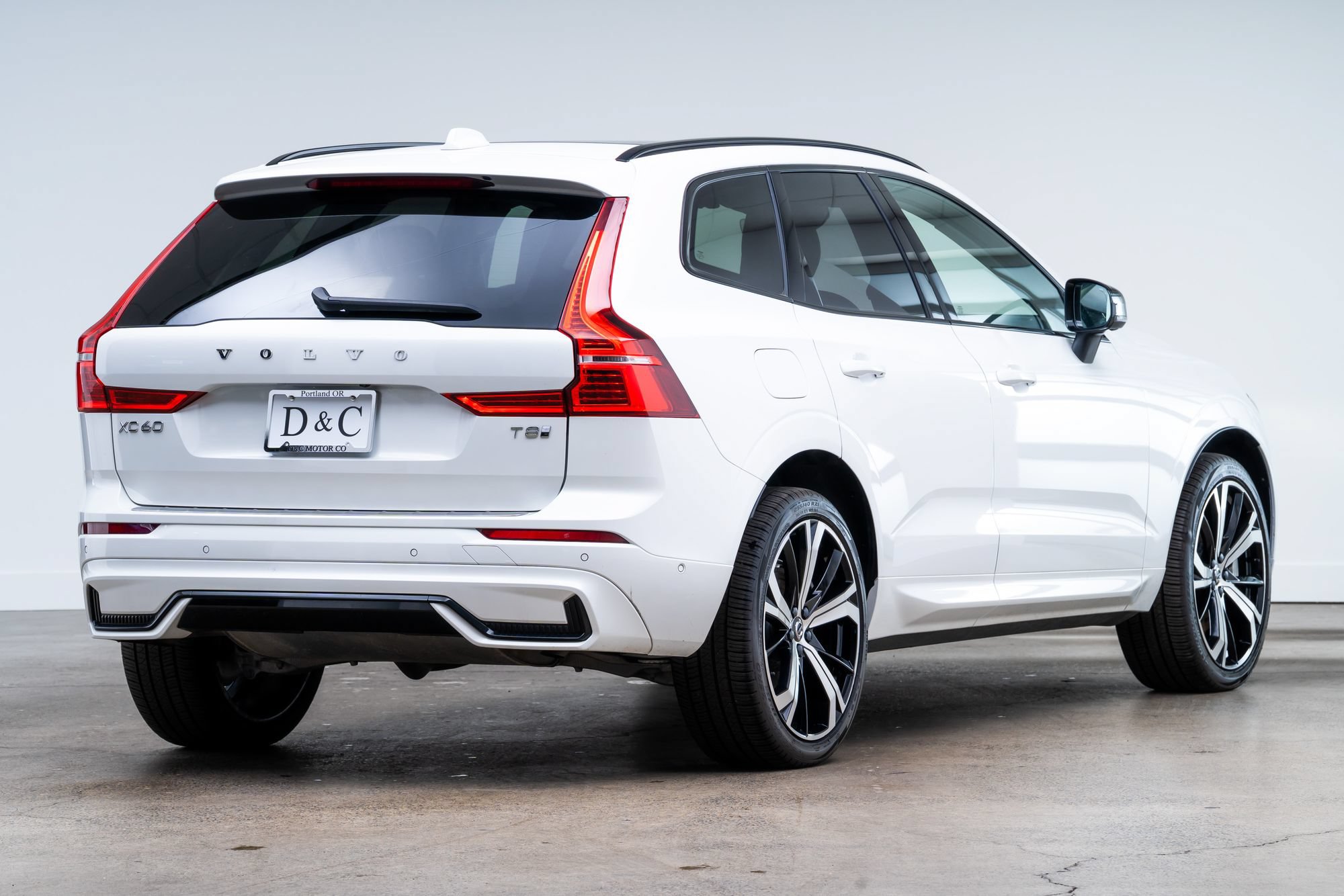Used 2025 Volvo XC60 T8 Ultra w/ Protection Package Premier AWD/4WD image 6