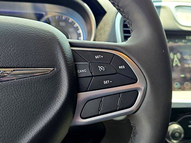 Used 2023 Chrysler 300 Touring w/ Sport Appearance Package image 24