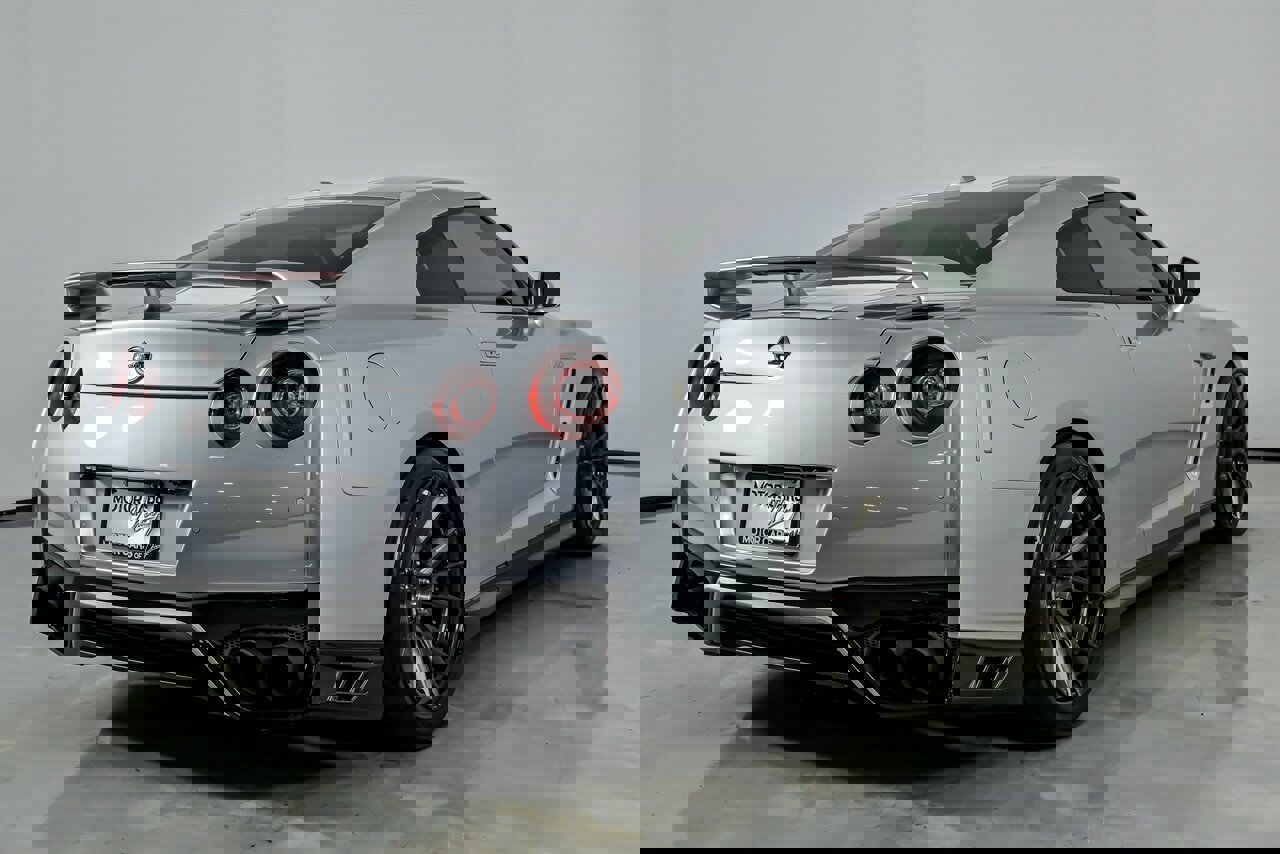 Used 2020 Nissan GT-R Premium image 12