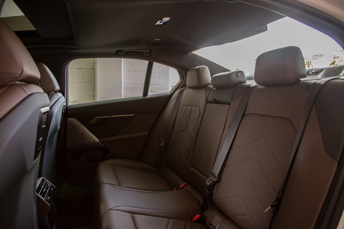 Used 2025 BMW 530i xDrive 530i xDrive w/ Premium Package image 27