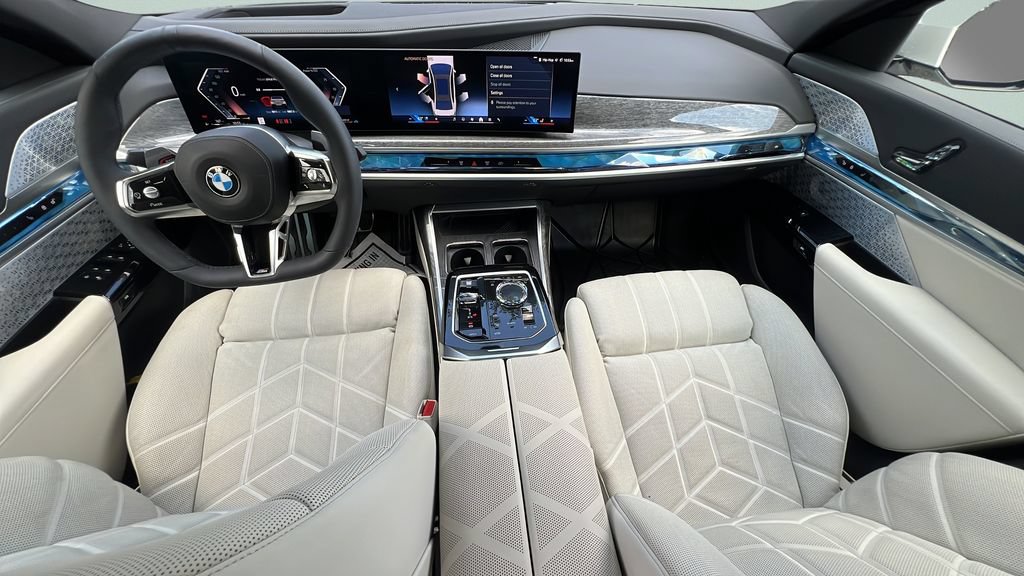 Used 2024 BMW 760i xDrive w/ Executive Package AWD/4WD image 11