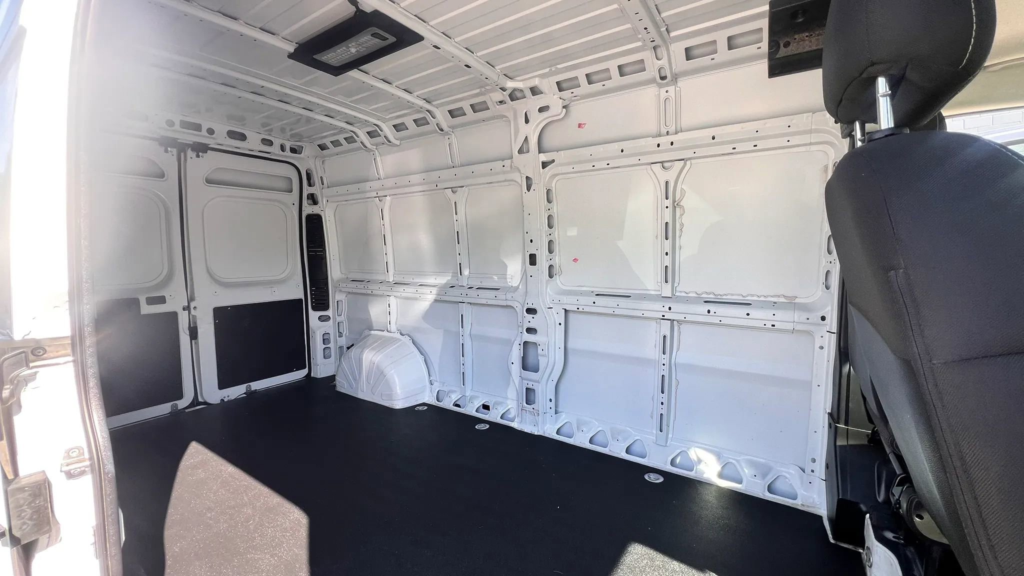 Used 2025 RAM ProMaster 2500 w/ Convenience Group FWD image 16