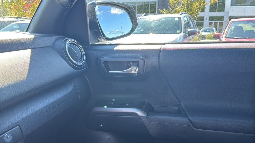 Used 2020 Toyota Tacoma TRD Off-Road AWD/4WD image 19