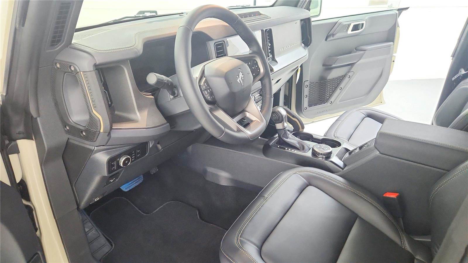 New 2025 Ford Bronco Badlands image 24