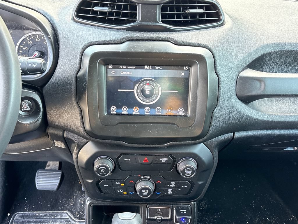 Used 2018 Jeep Renegade Latitude FWD image 23