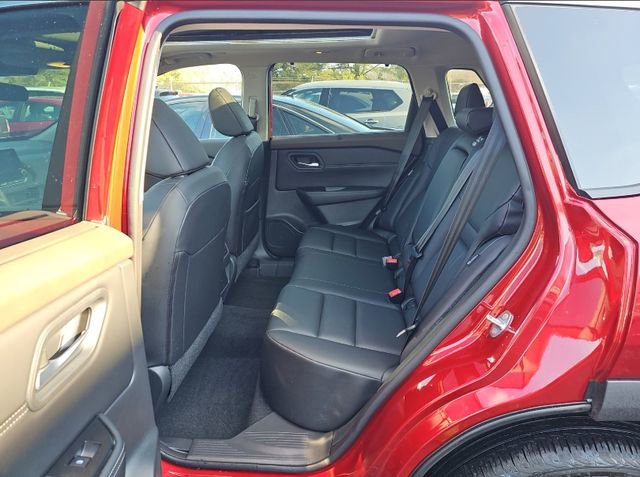 Used 2023 Nissan Rogue SV w/ SV Premium B Package image 9