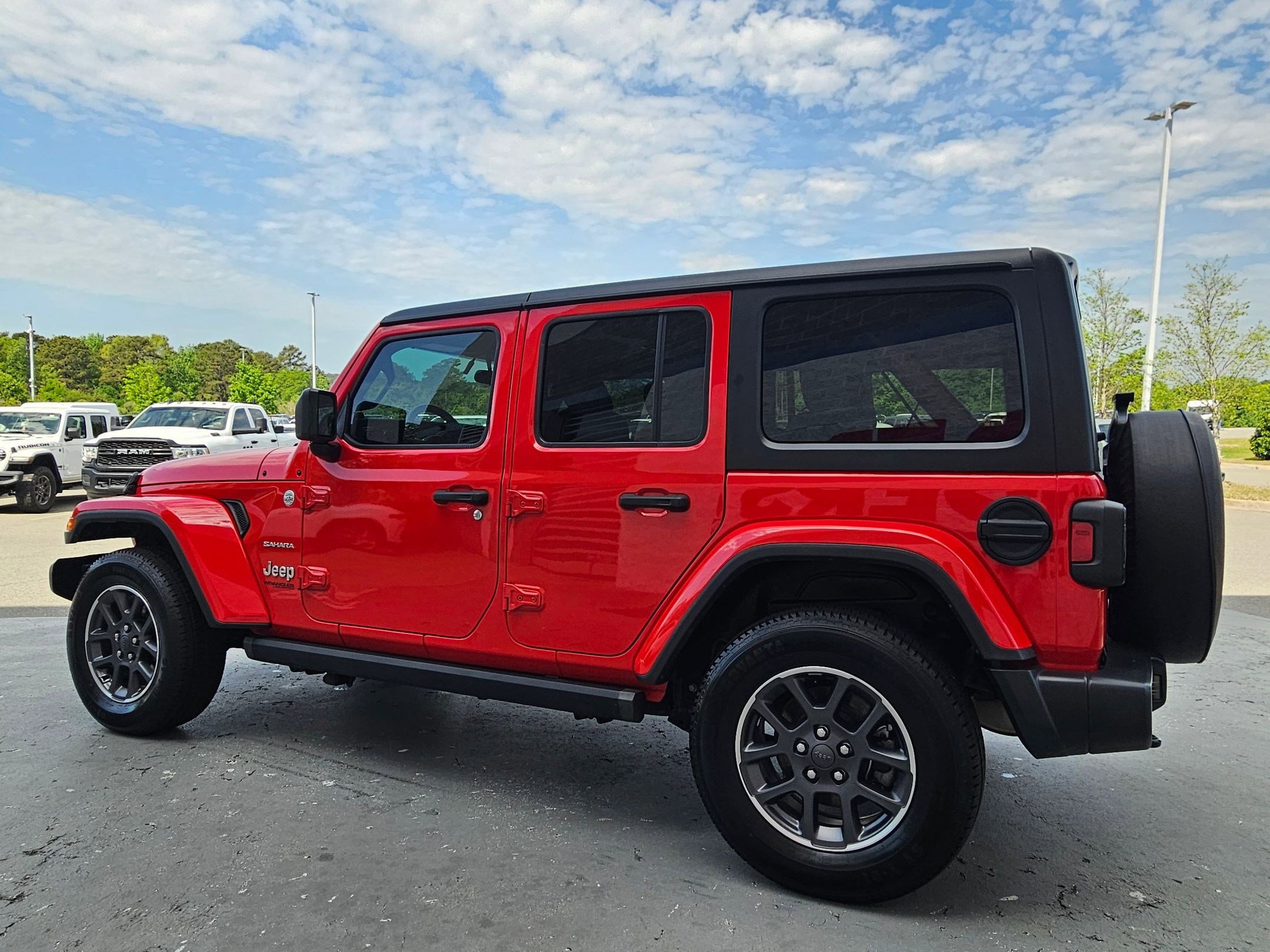 Used 2020 Jeep Wrangler Unlimited Sahara AWD/4WD image 5