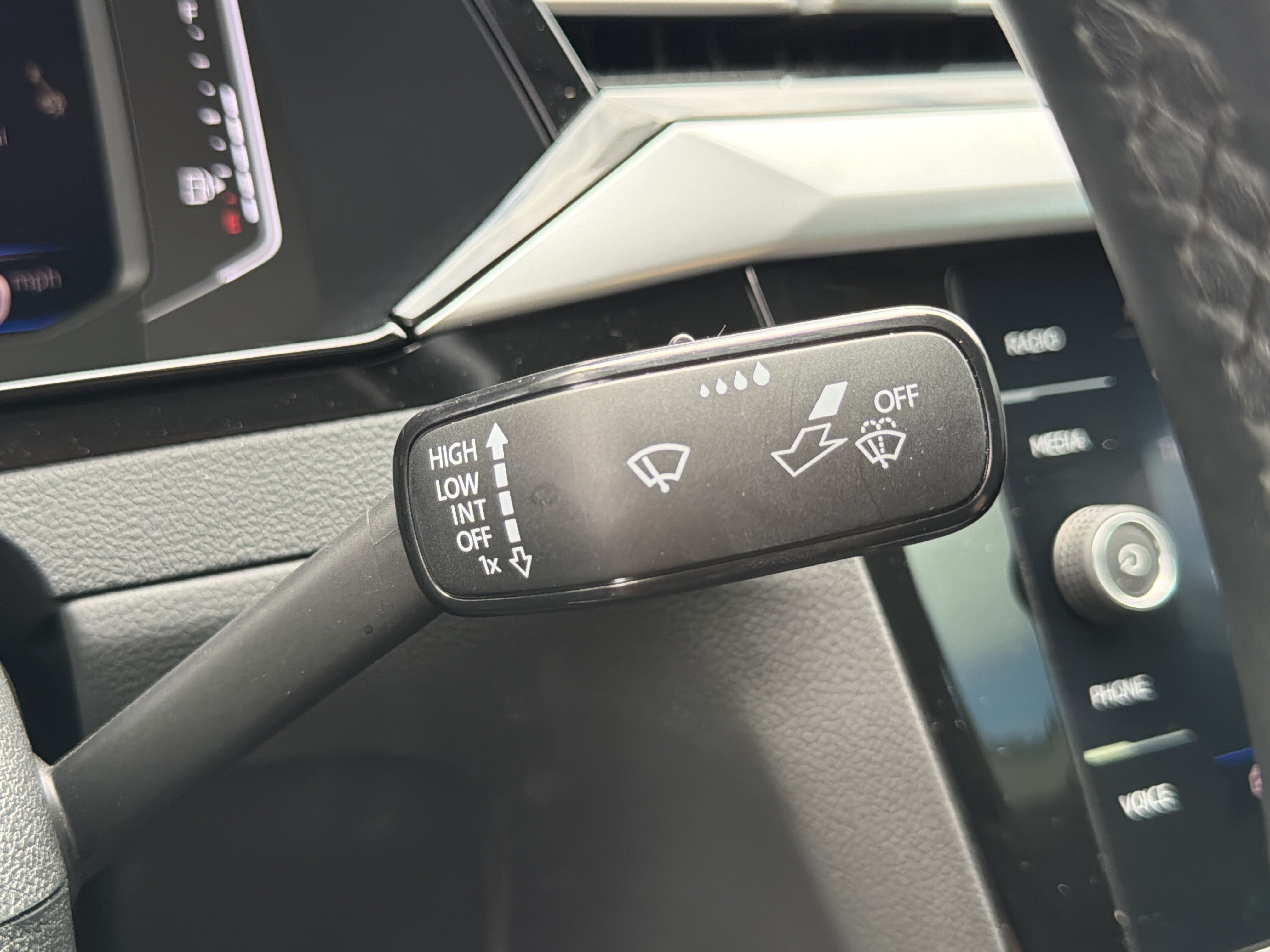 Used 2021 Volkswagen Arteon SE FWD image 60