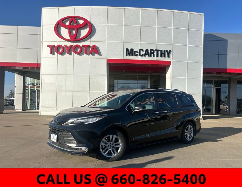 Used 2022 Toyota Sienna Limited image 1