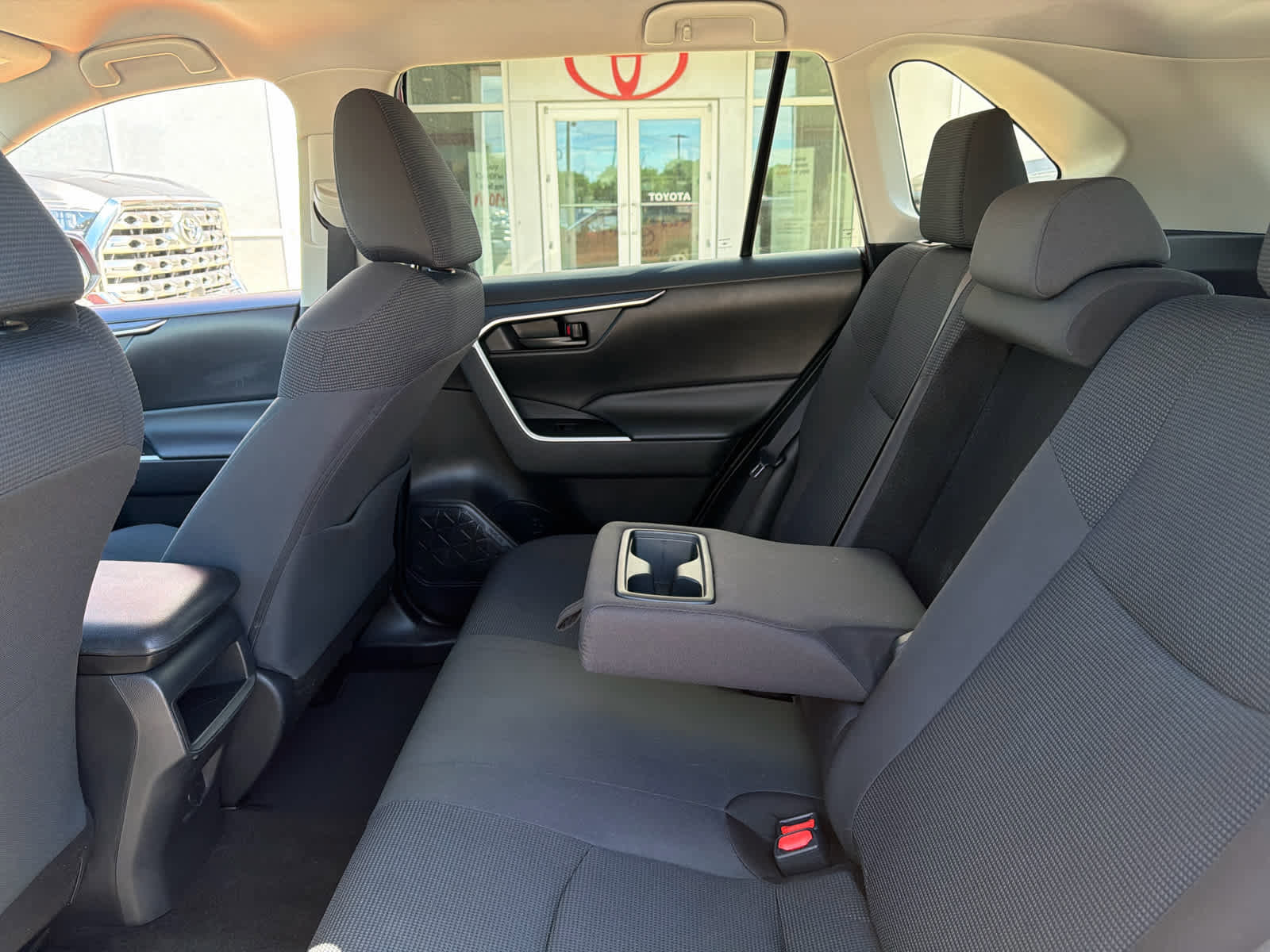 Used 2019 Toyota RAV4 LE FWD image 24