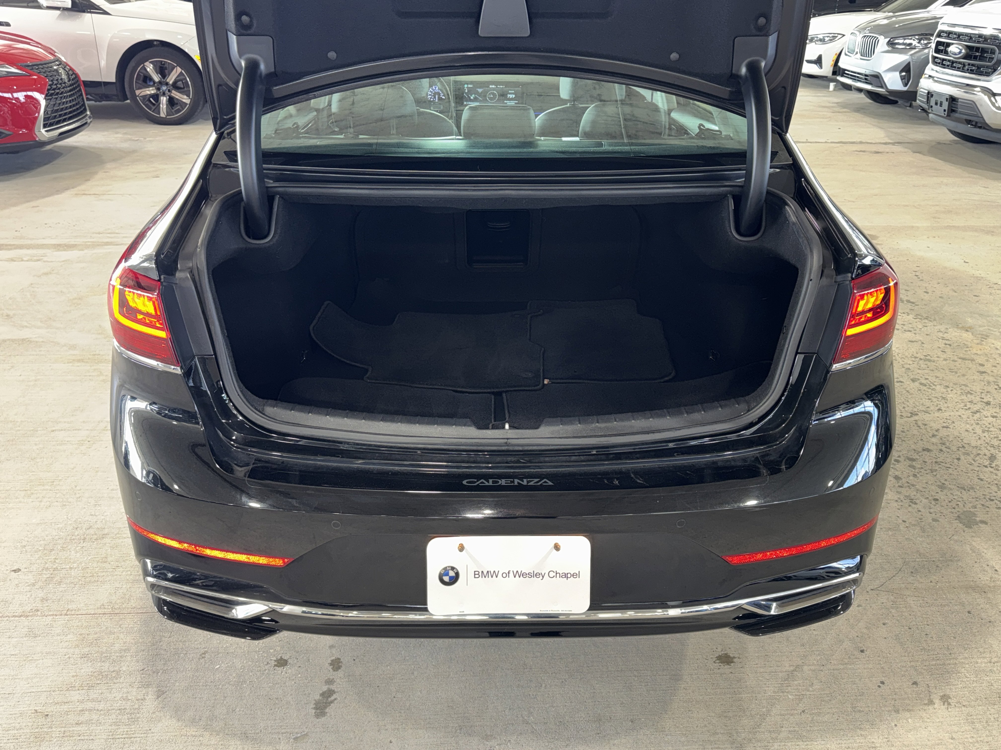 Used 2020 Kia Cadenza Limited image 13