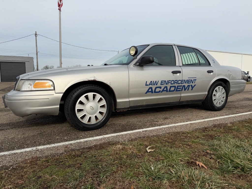 Used 2008 Ford Crown Victoria Police Interceptor image 3