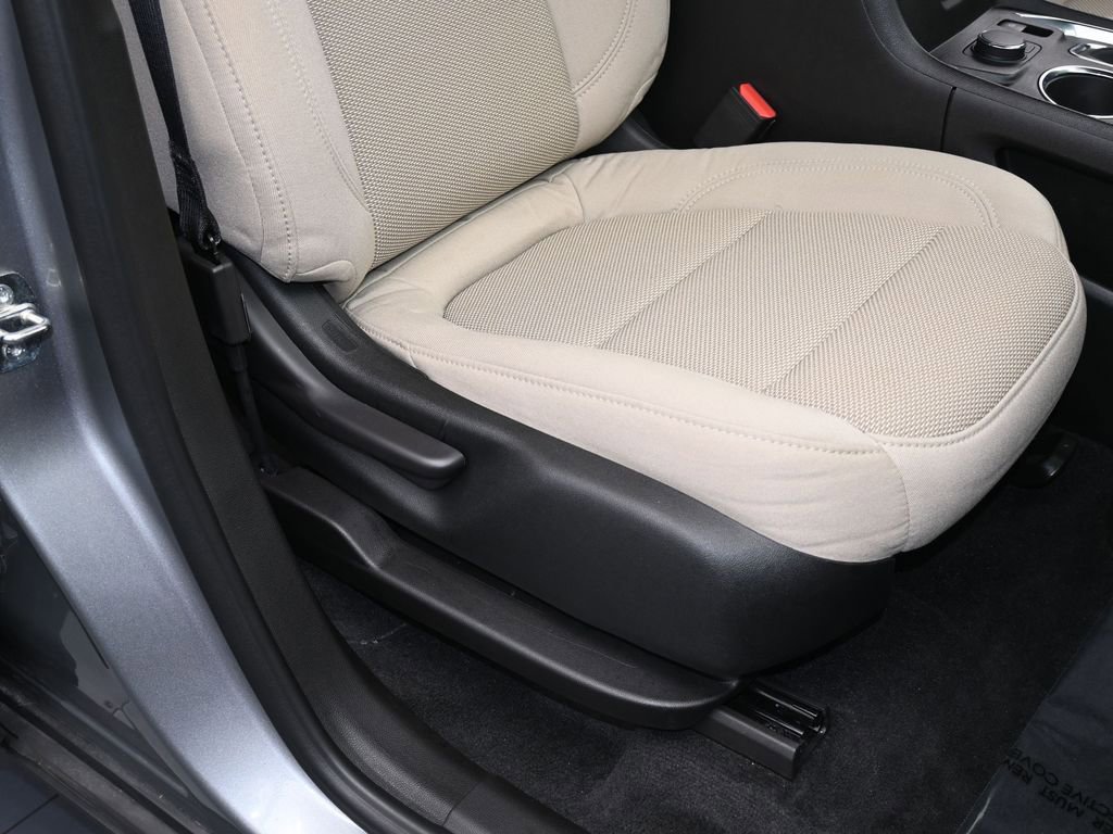 Used 2023 Chevrolet Traverse LS image 41