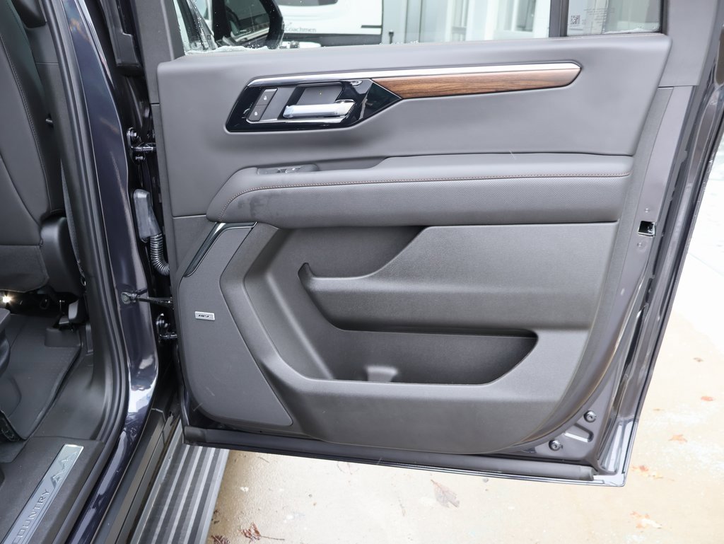 New 2025 Chevrolet Suburban High Country image 40