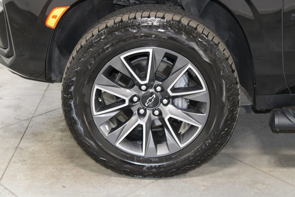 Used 2023 Chevrolet Suburban Z71 w/ Luxury Package image 22