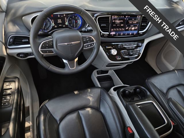 Used 2023 Chrysler Pacifica Touring-L FWD image 18