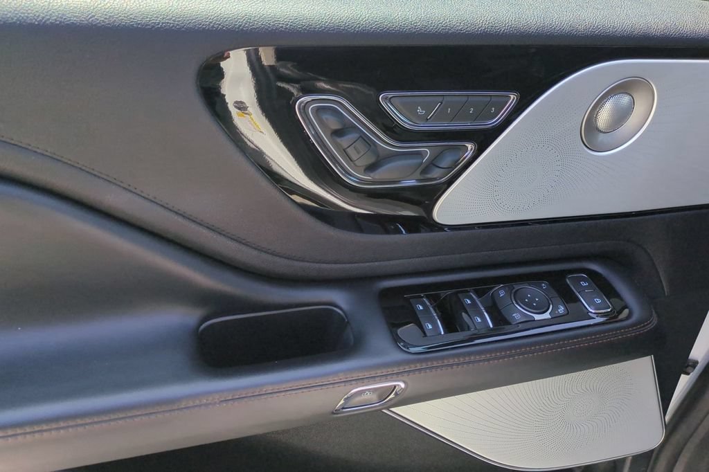 Used 2022 Lincoln Aviator Reserve w/ Equipment Group 201A AWD/4WD image 25