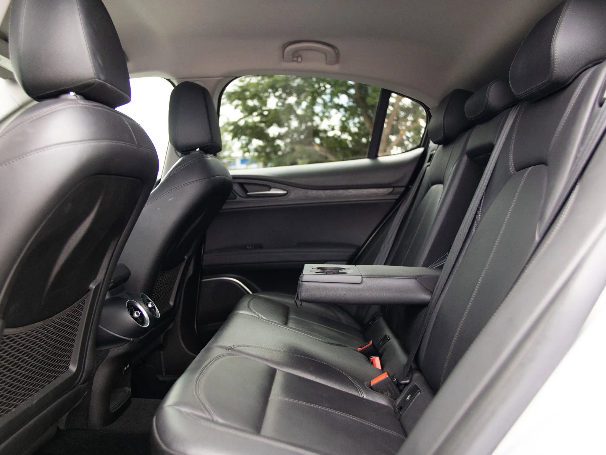 Used 2020 Alfa Romeo Stelvio Sport w/ Quick Order Package 22K Sport RWD image 24