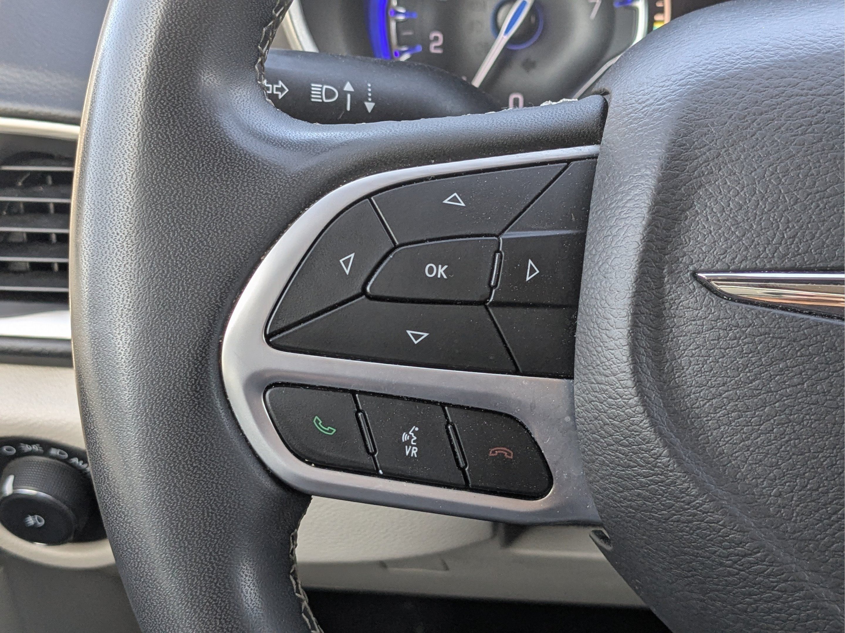 Used 2023 Chrysler Pacifica Touring-L FWD image 31