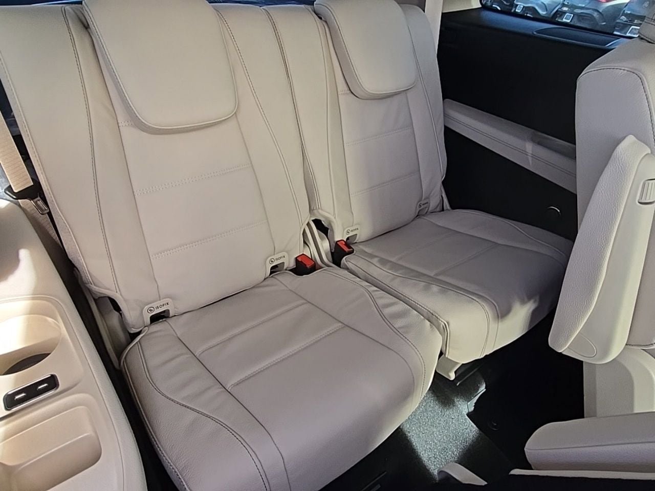 New 2026 Mercedes-Benz GLS 450 4MATIC image 36