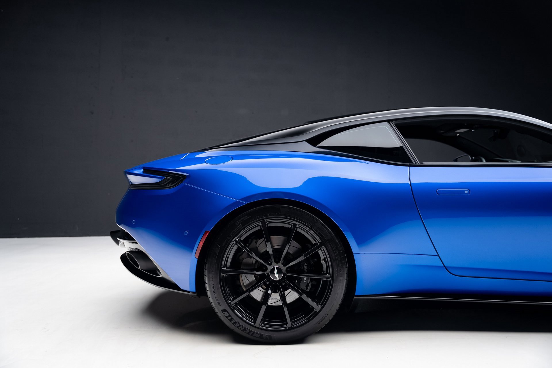 Used 2020 Aston Martin DB11 AMR image 39