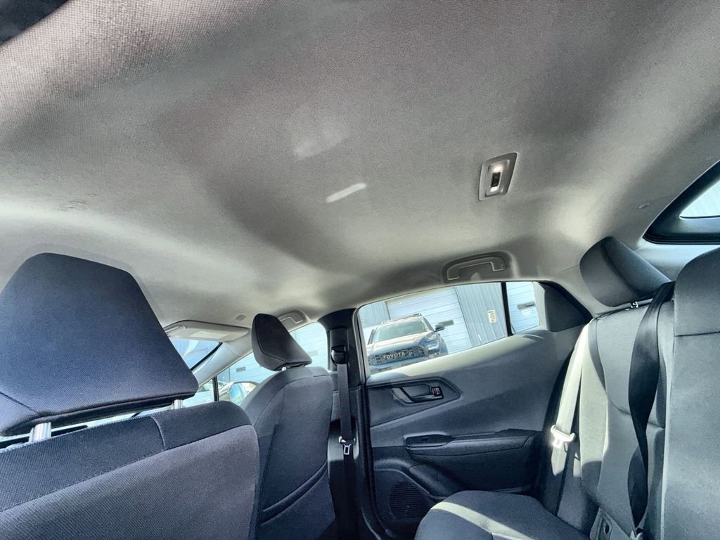 Used 2023 Toyota Prius LE FWD image 28
