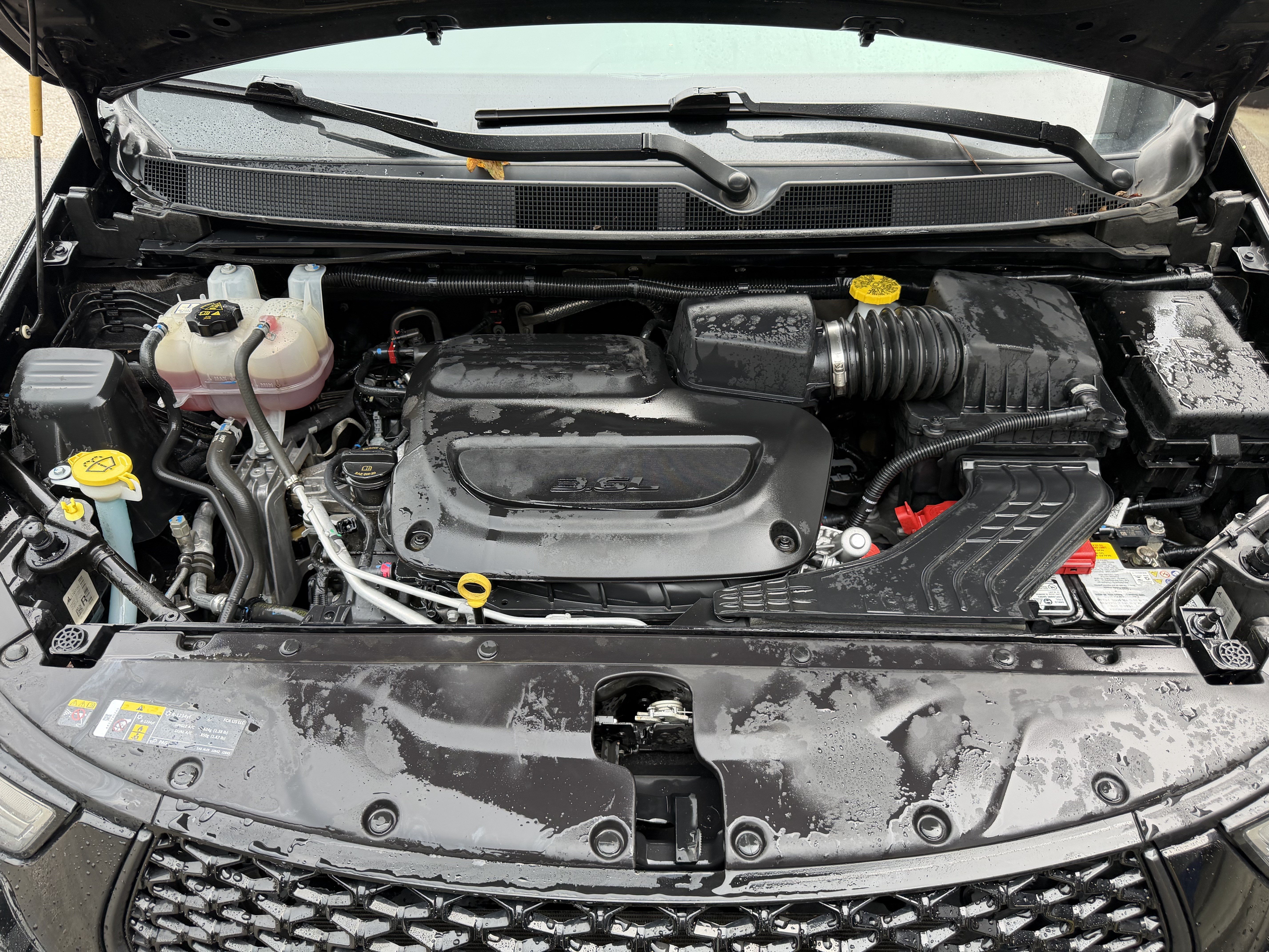 Used 2025 Chrysler Pacifica Limited FWD image 38