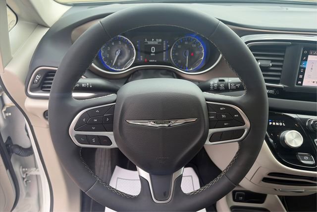 Used 2023 Chrysler Voyager LX FWD image 16