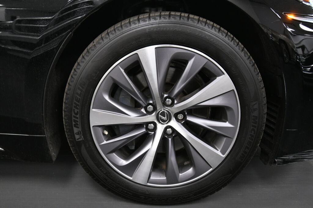 Used 2019 Lexus LS 500 AWD w/ Accessory Package (Z2) image 31