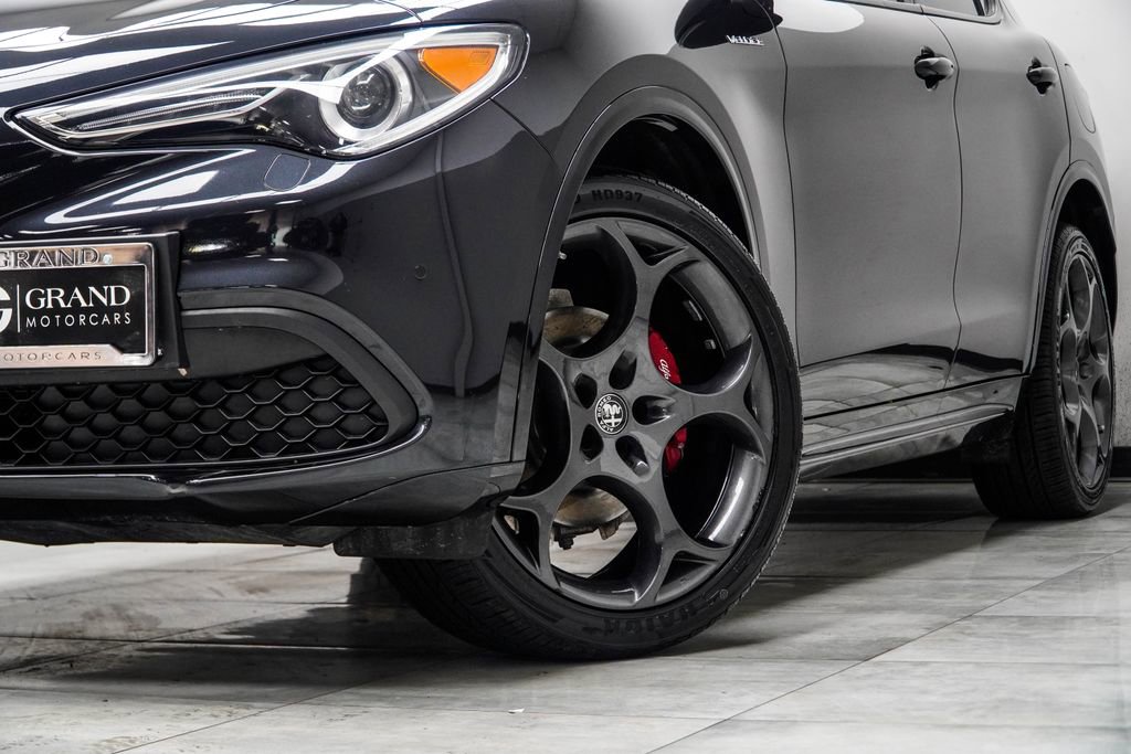 Used 2023 Alfa Romeo Stelvio Veloce AWD/4WD image 3