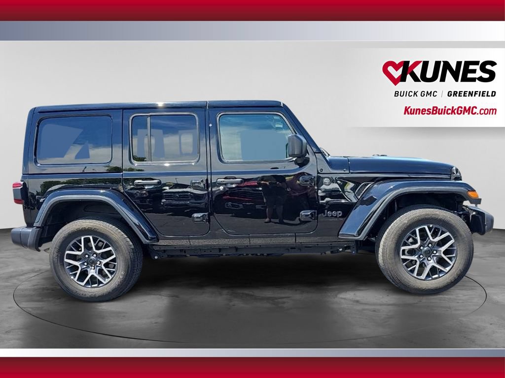 Used 2025 Jeep Wrangler Unlimited Sahara AWD/4WD image 4