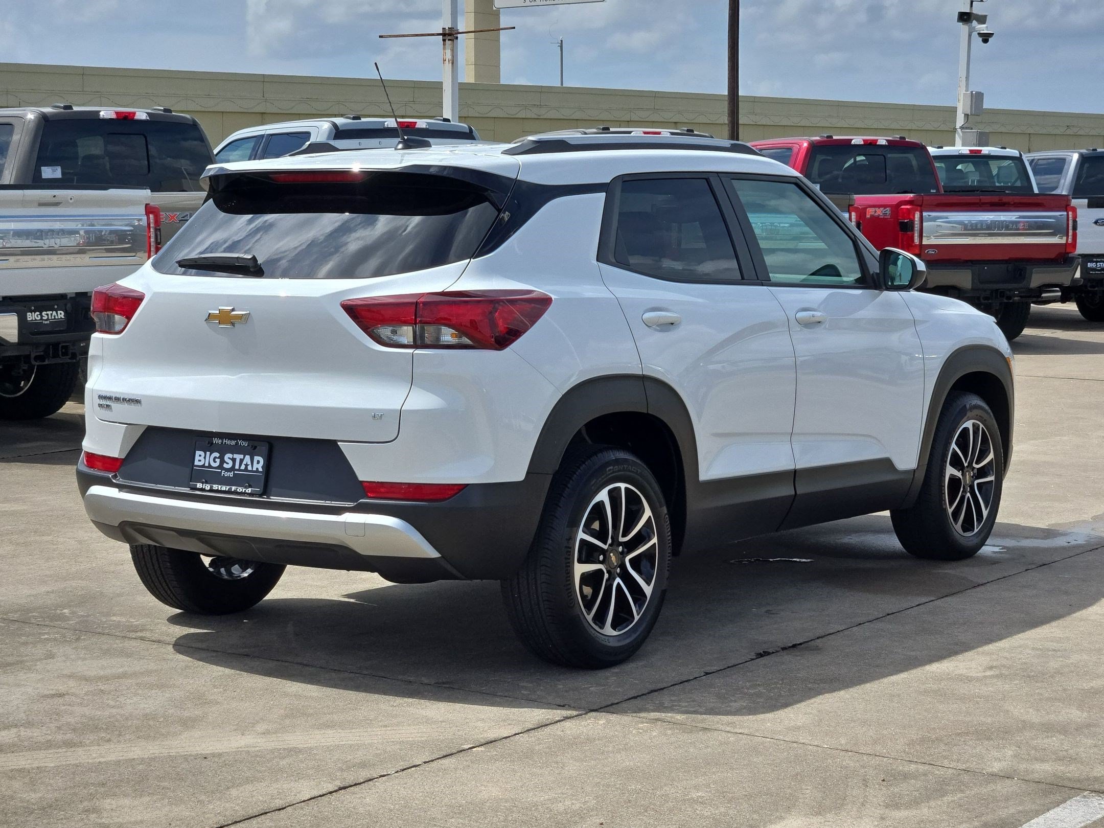 Used 2025 Chevrolet TrailBlazer LT AWD/4WD image 3