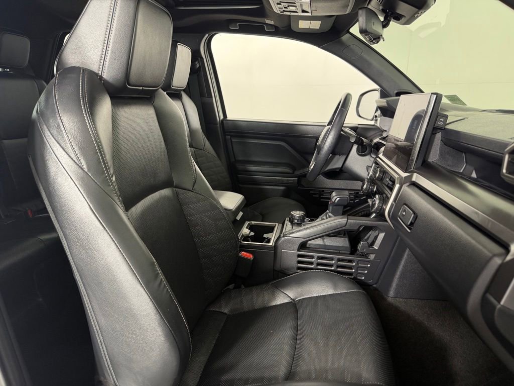 Used 2025 Toyota 4Runner TRD Off-Road Premium w/ Tow Technology Package AWD/4WD image 32