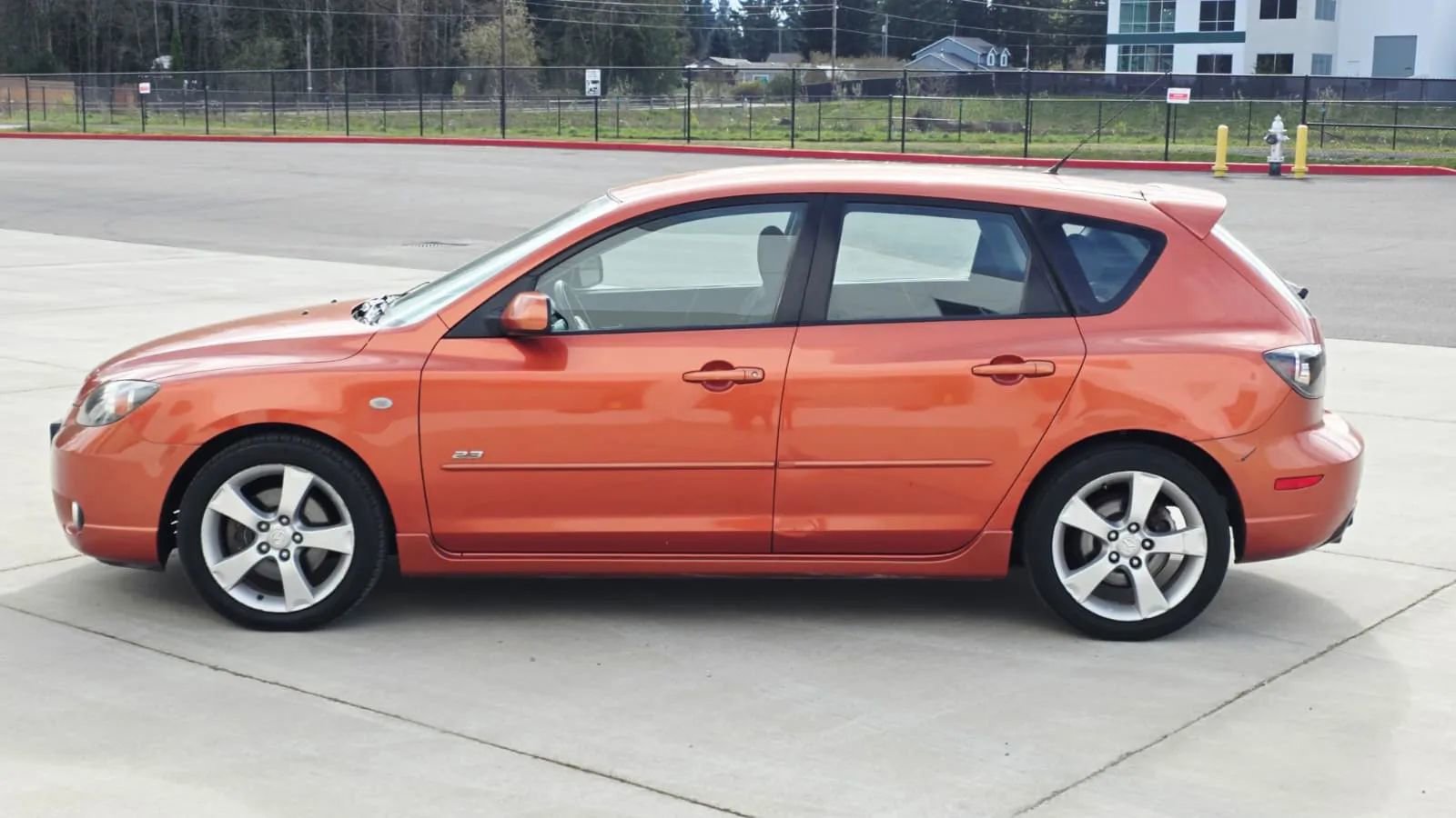 Used 2004 MAZDA MAZDA3 s FWD image 2