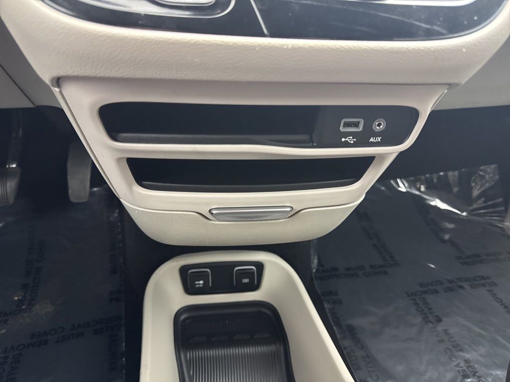 Used 2020 Chrysler Pacifica Touring image 21