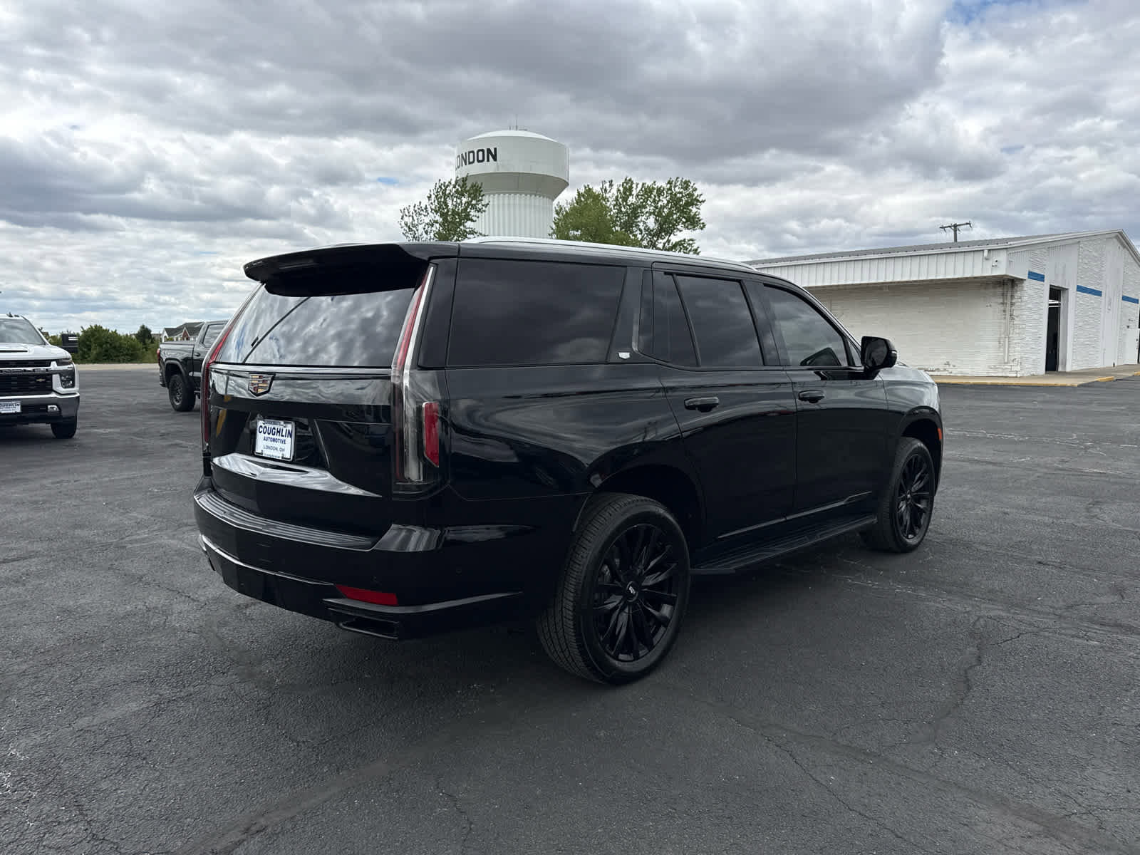 Certified 2021 Cadillac Escalade Premium Luxury w/ Driver Assist Tech Package AWD/4WD image 5