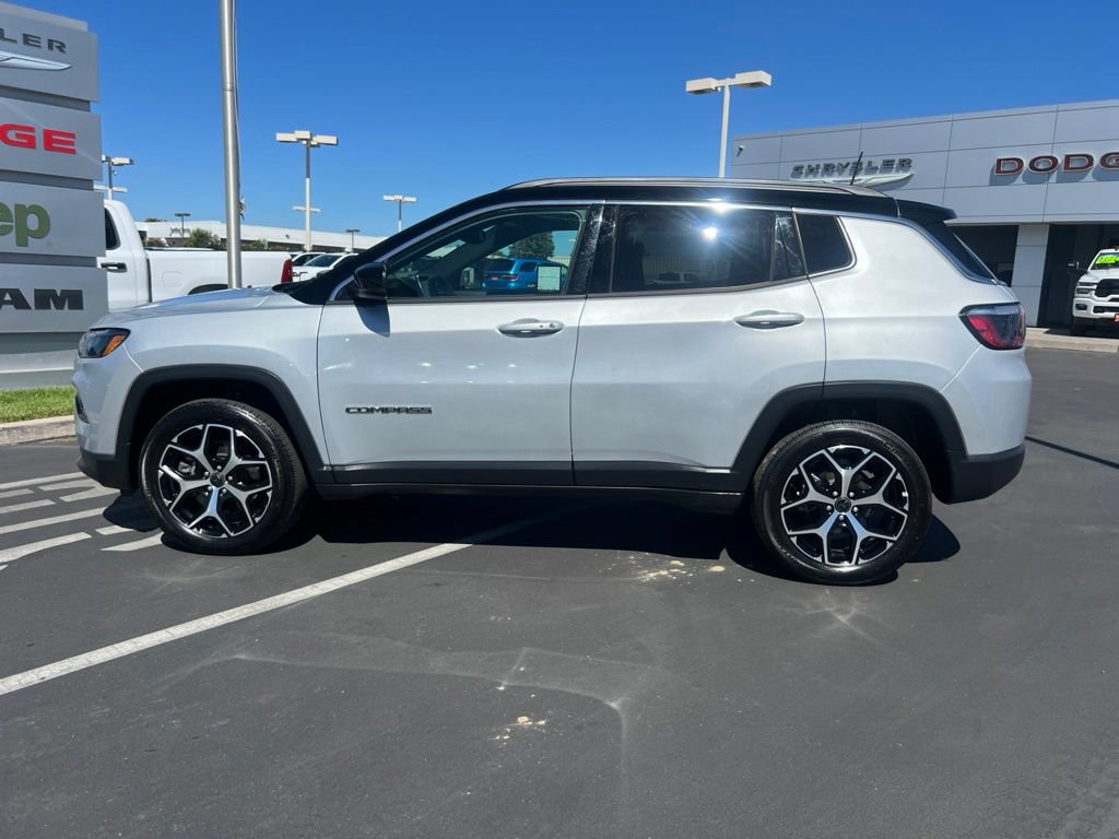 Used 2025 Jeep Compass Limited AWD/4WD image 18