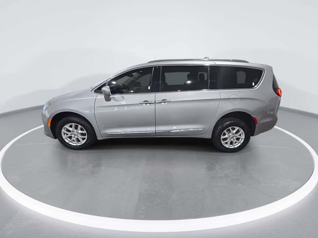 Used 2020 Chrysler Pacifica Touring-L FWD image 5
