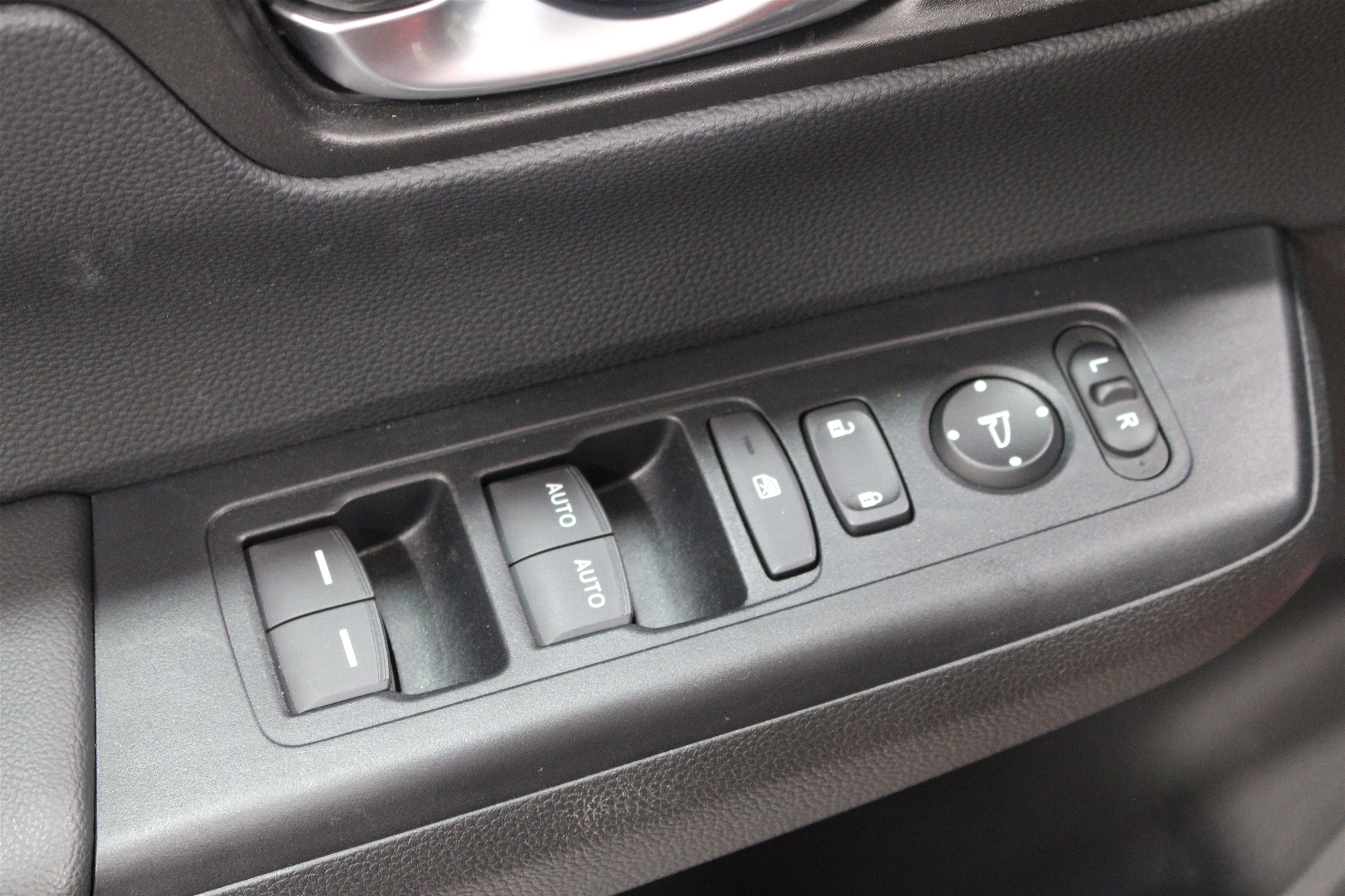 Used 2025 Honda CR-V EX image 7