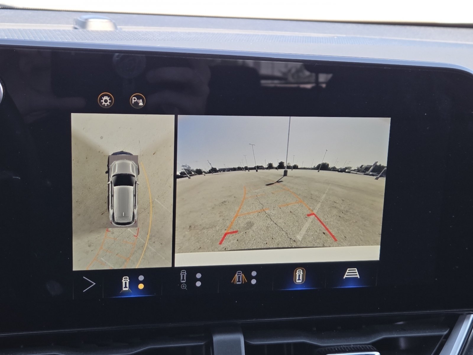 Used 2025 Chevrolet Equinox LT w/ Safety and Technology Package FWD image 7