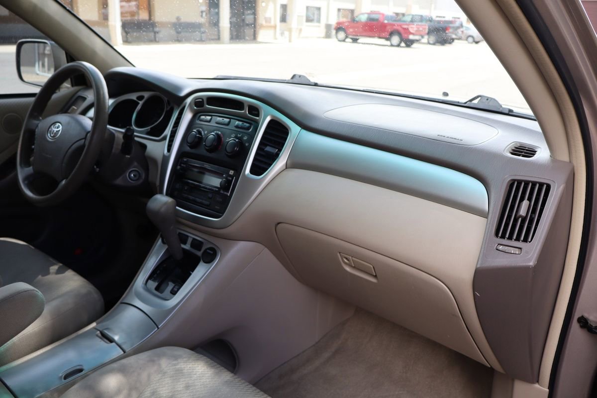 Used 2005 Toyota Highlander 2WD V6 w/ 3rd Row image 17