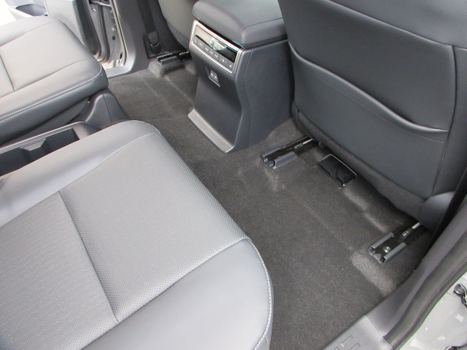 Used 2026 Lexus GX 550 w/ Cold Area Package AWD/4WD image 22