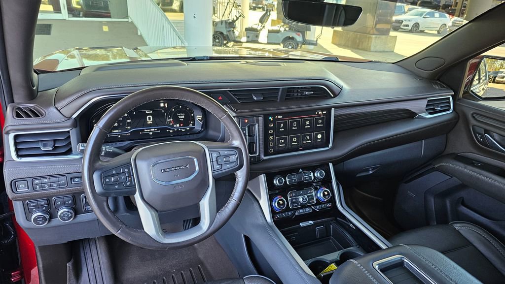 Used 2022 GMC Yukon XL Denali w/ Denali Ultimate Package image 9