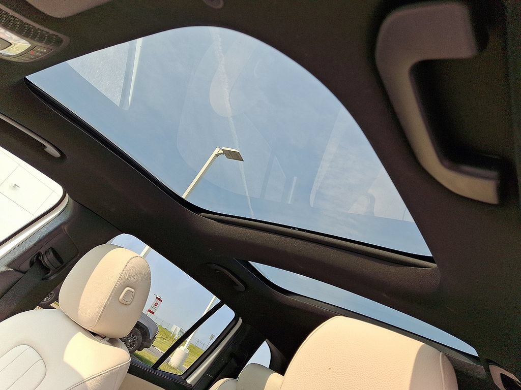 Used 2024 Mercedes-Benz GLB 250 4MATIC image 15