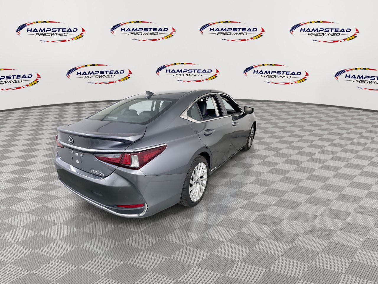 Used 2020 Lexus ES 300h Ultra Luxury w/ Accessory Package 2 FWD image 8