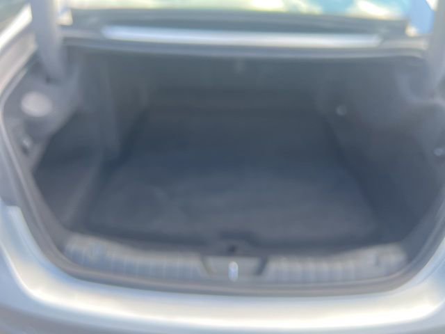 Used 2021 Jaguar XF SE image 9